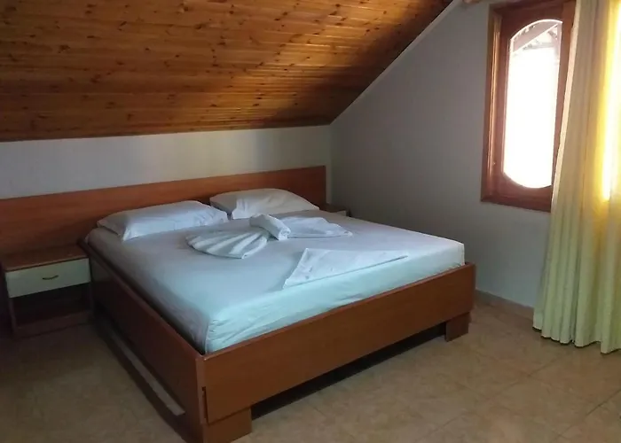 Hotel Central 2* טיראנה