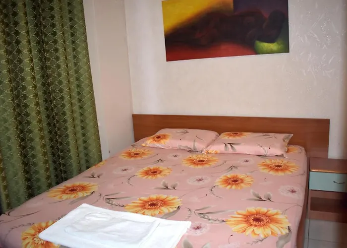 Hotel Central מלון טיראנה